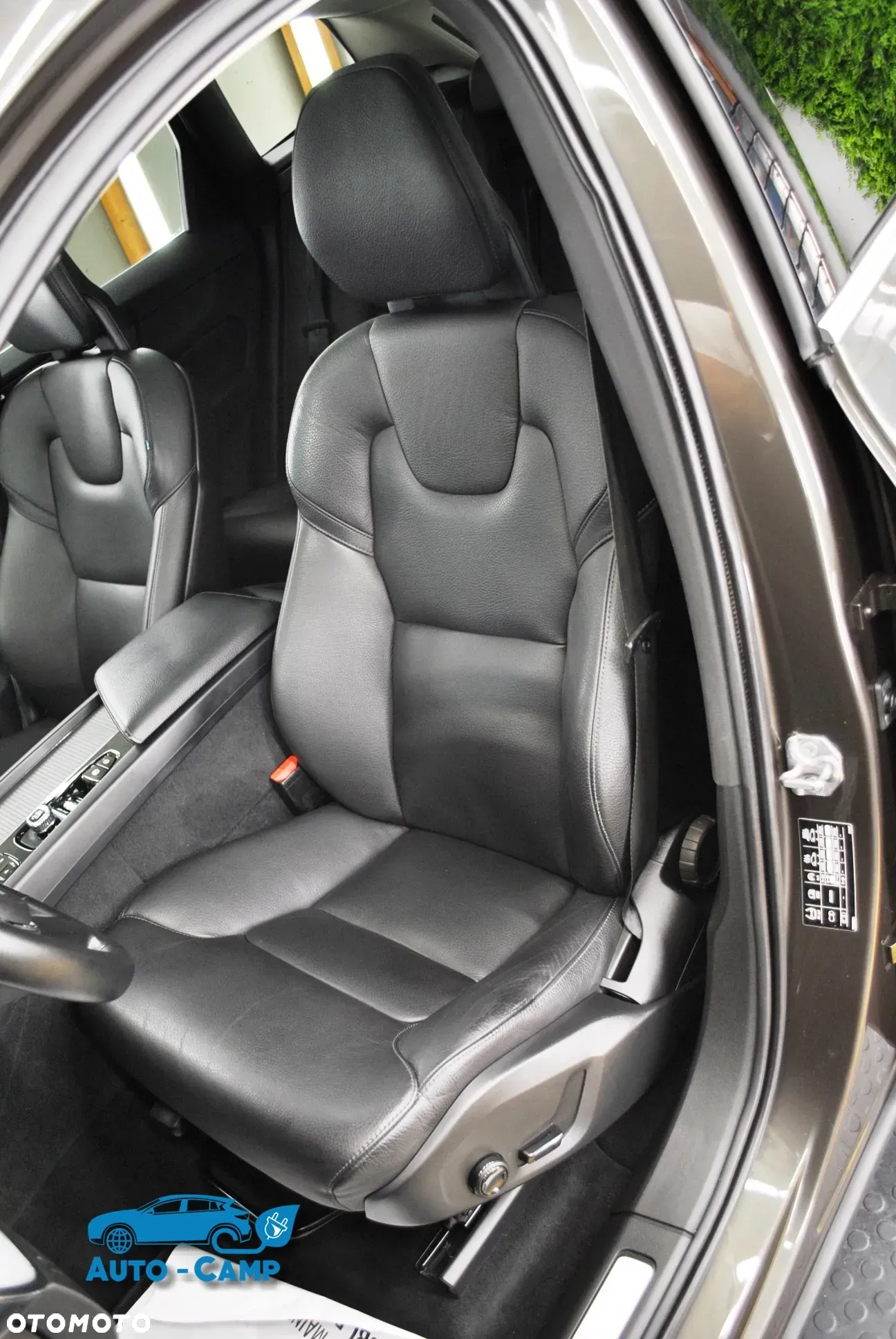 Volvo XC 60 T8 AWD Plug-In Hybrid Momentum Pro - 20