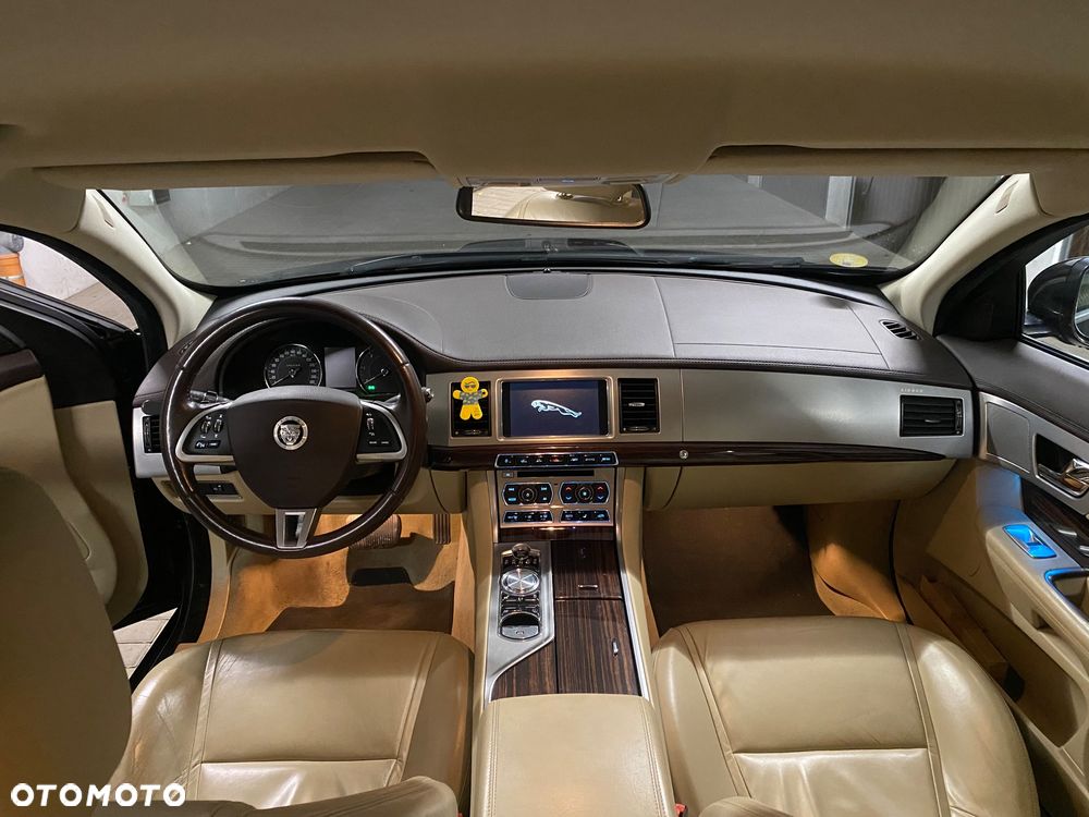 Jaguar XF - 13
