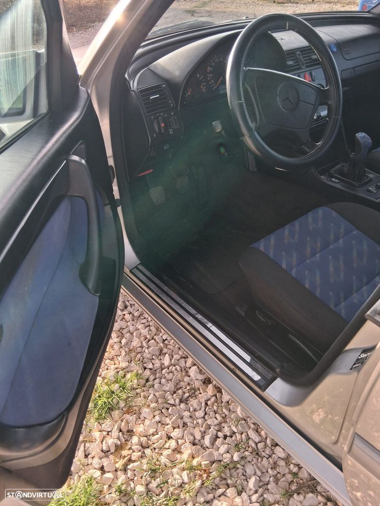 Mercedes-Benz 220 - 8
