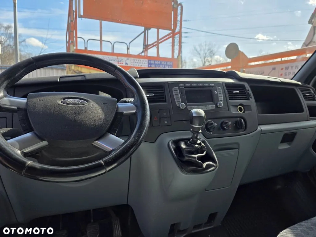 Ford Transit Van - 11