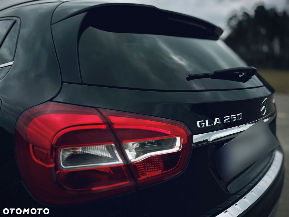 Mercedes-Benz GLA 250 4-Matic - 10