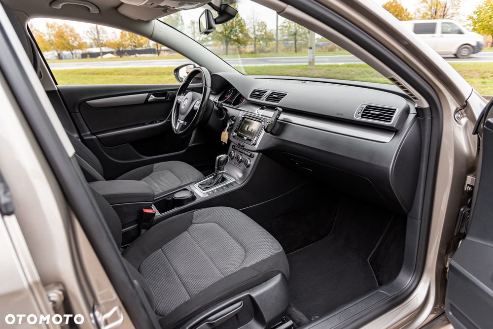 Volkswagen Passat 2.0 Blue TDI SCR Highline - 23