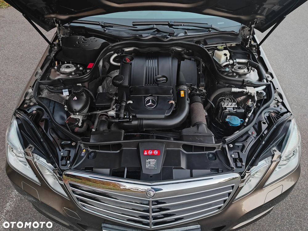 Mercedes-Benz Klasa E 250 CGI BlueEFFICIENCY Automatik - 31