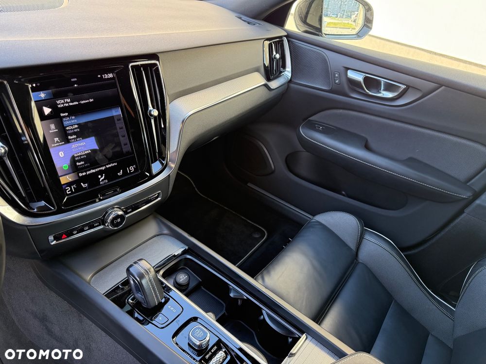 Volvo S60 T4 R-Design - 39