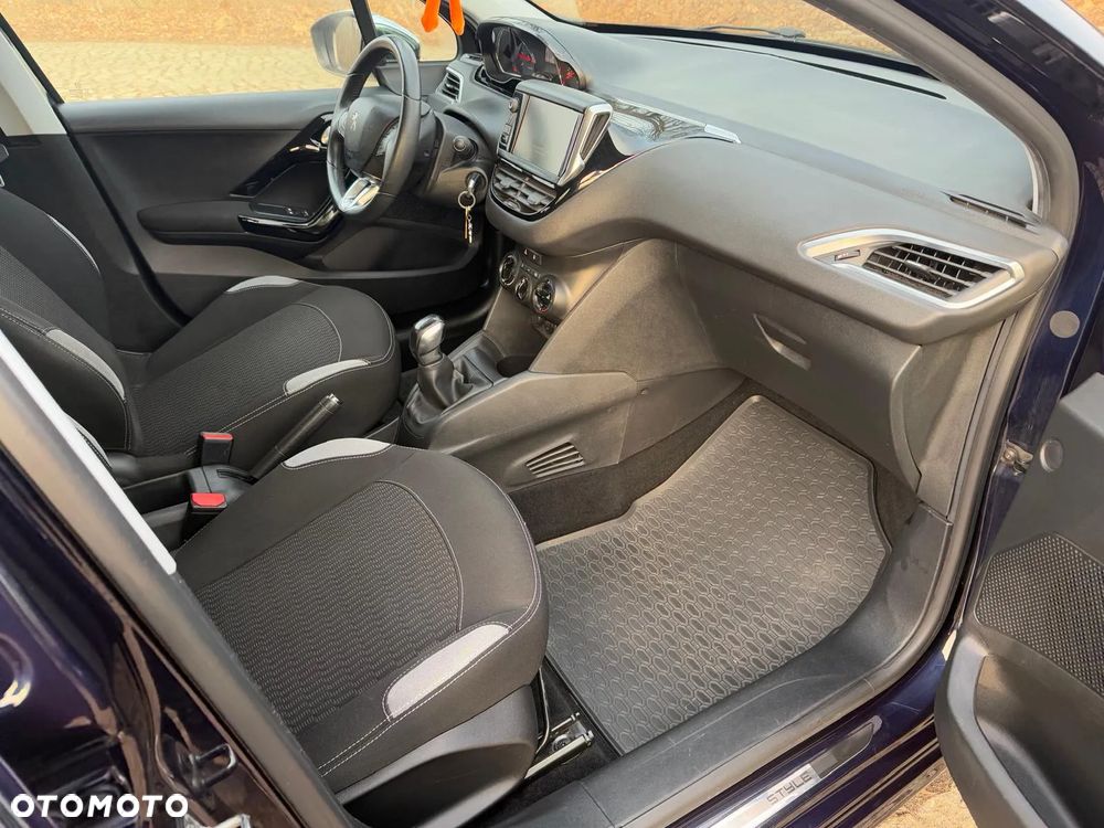 Peugeot 208 1.2 PureTech Style - 22