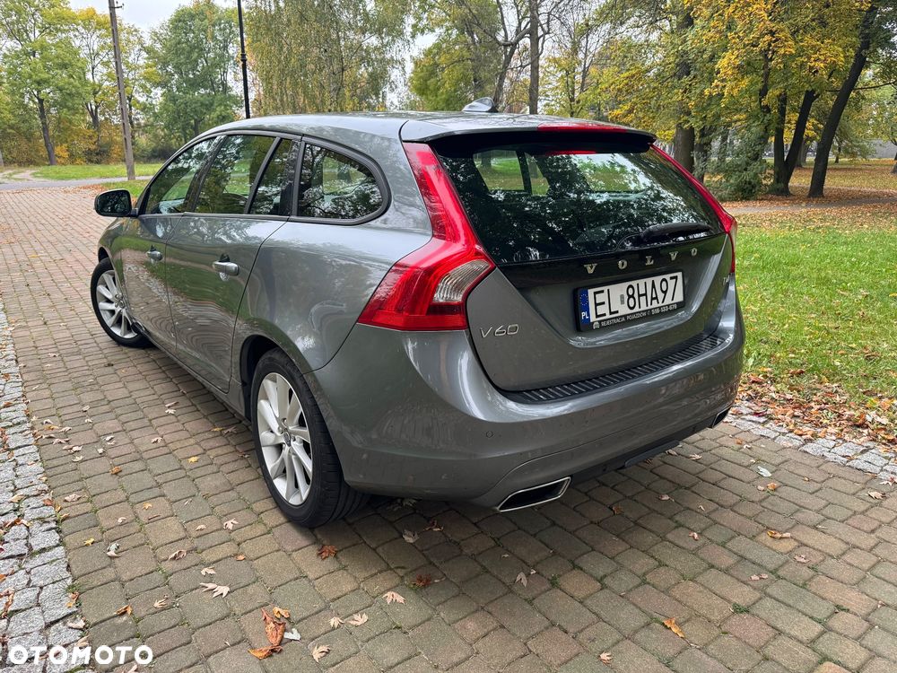 Volvo V60 2017 photo 2