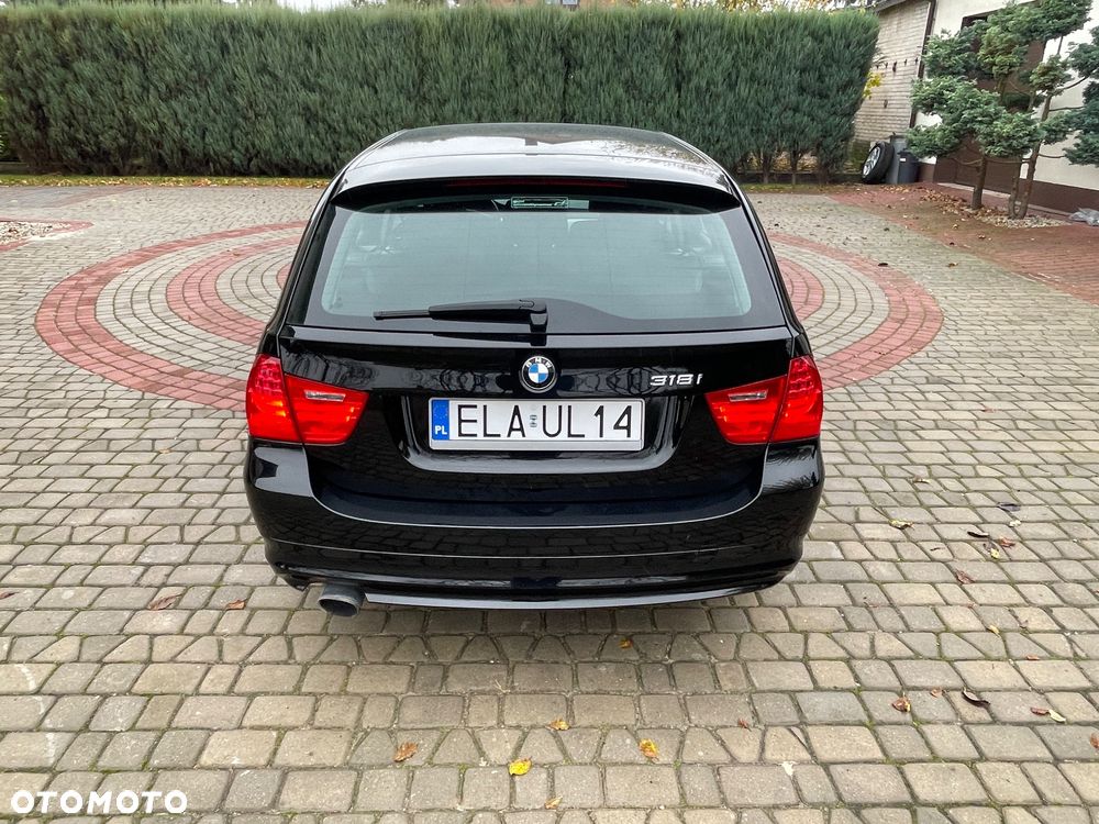 BMW Seria 3 318i Touring - 21