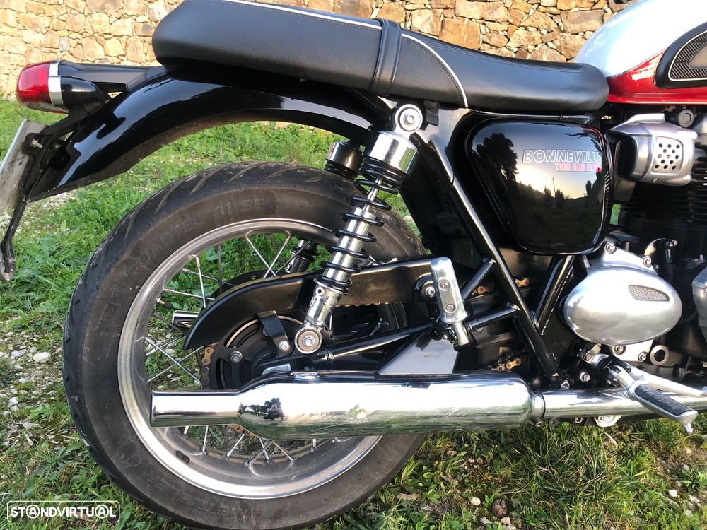 Triumph Bonneville - 6