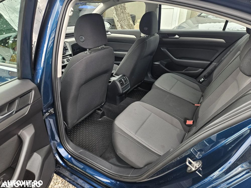 Volkswagen Passat 2.0 TDI Trendline - 8