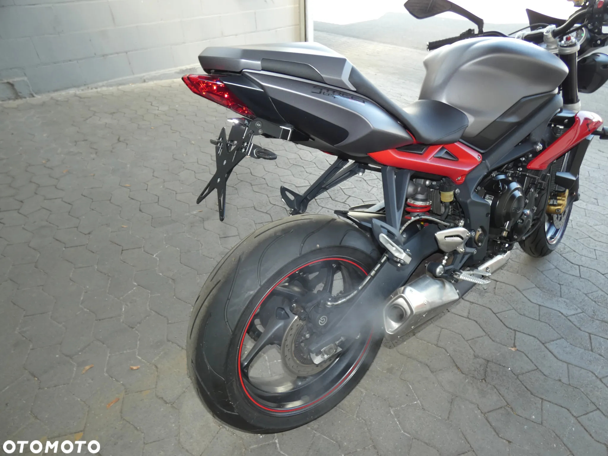 Triumph Street Triple - 8