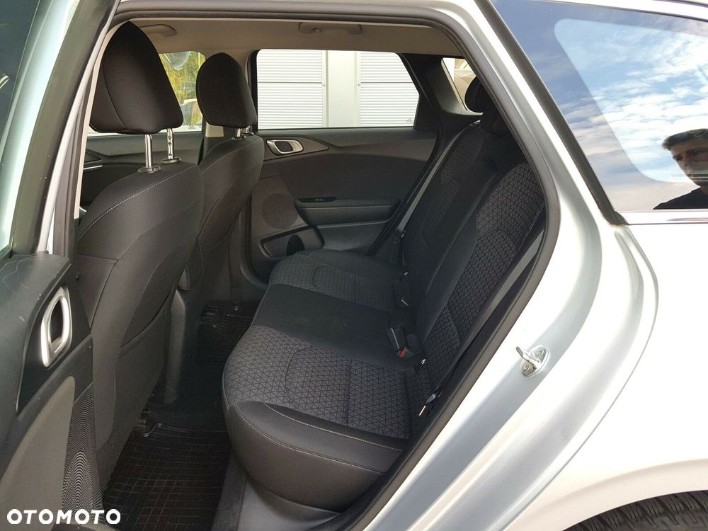 Kia Ceed 1.6 CRDi mHEV M - 30