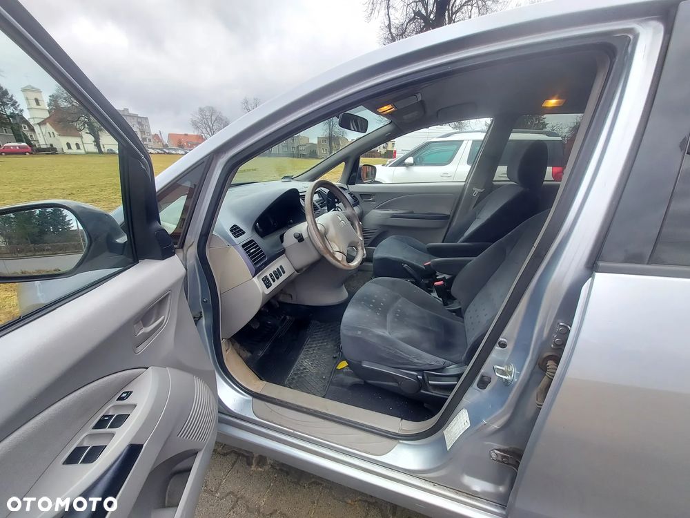 Mitsubishi Grandis 2.4 Intense - 11