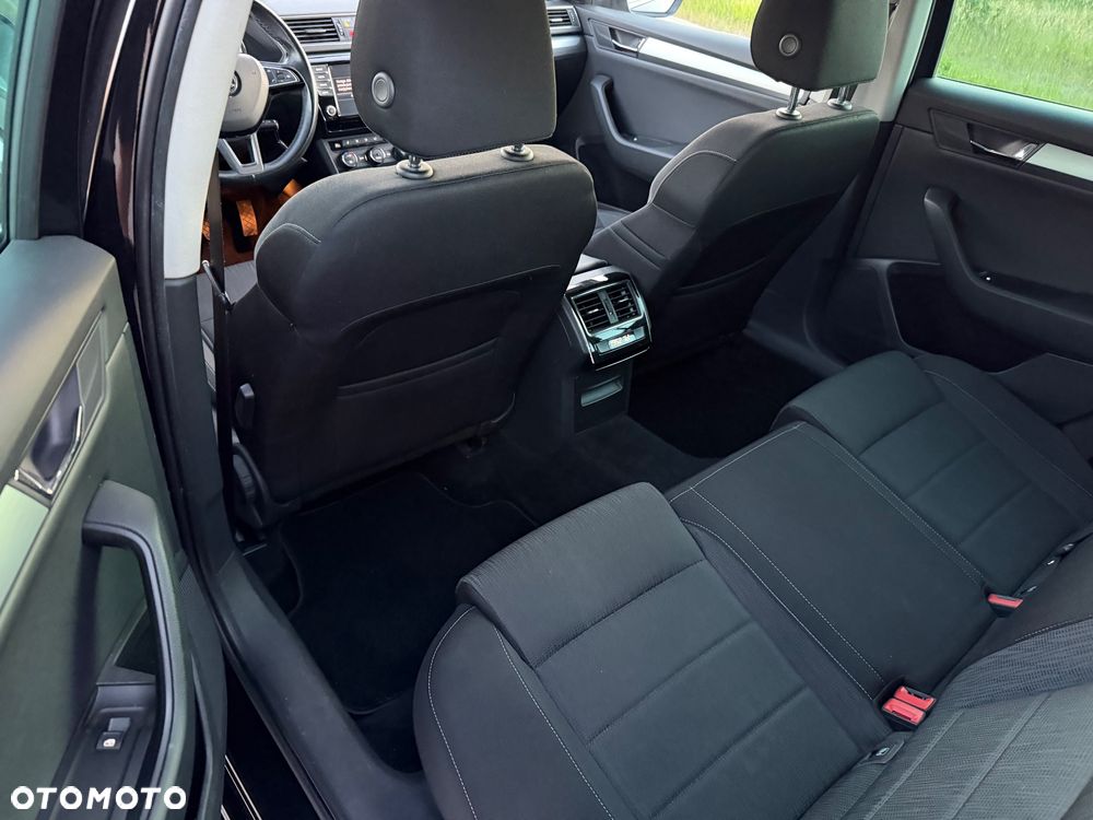 Skoda Superb 2.0 TDI Sportline - 13