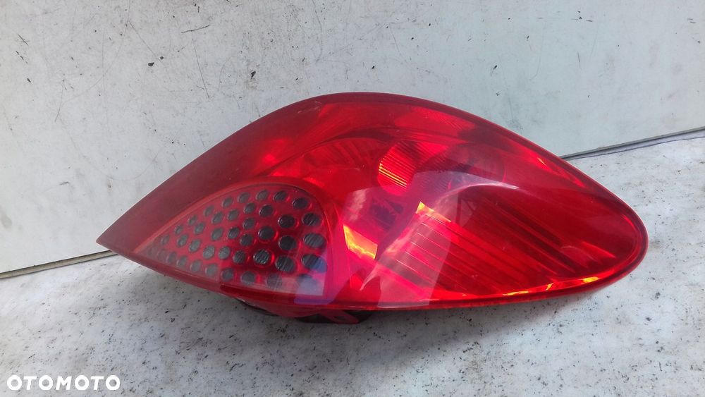 lampa prawy tył tylna peugeot 207 hb 06-09 - 2