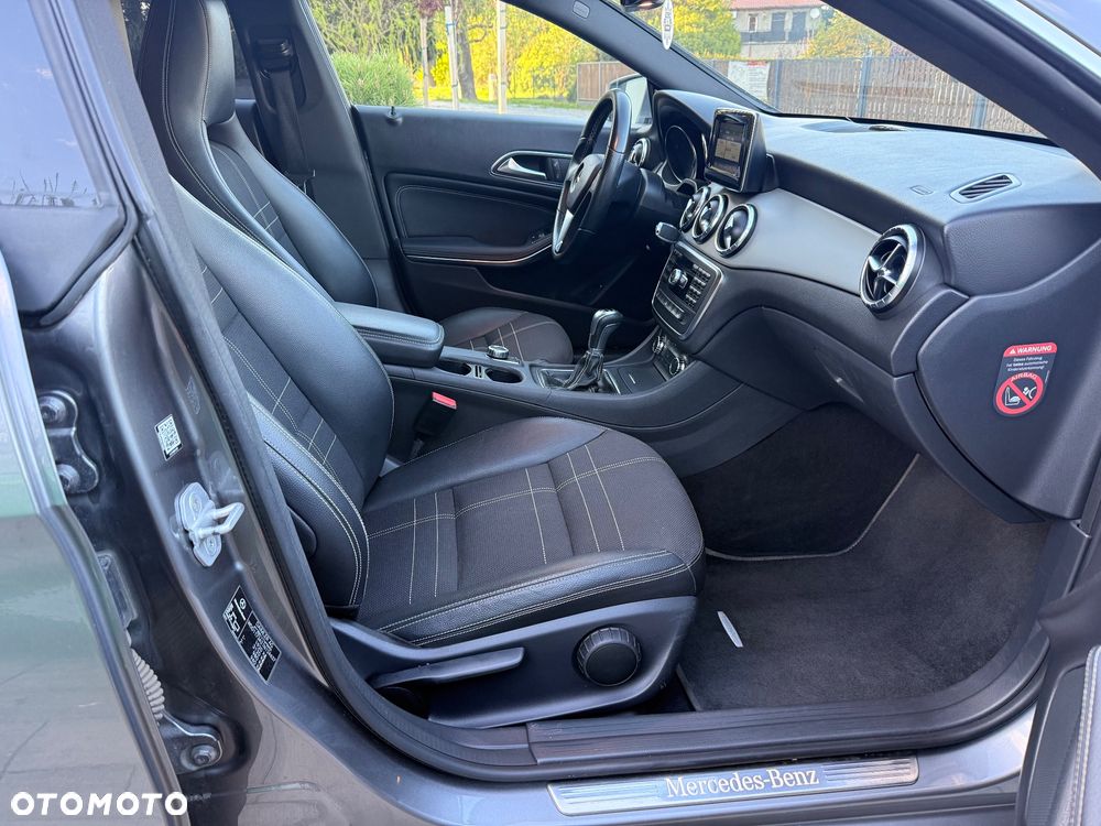 Mercedes-Benz CLA 180 AMG Line - 12