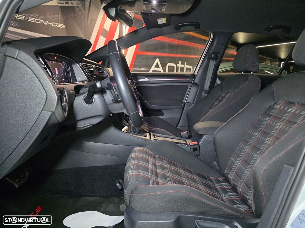 VW Golf 2.0 TSI GTI DSG Performance - 12