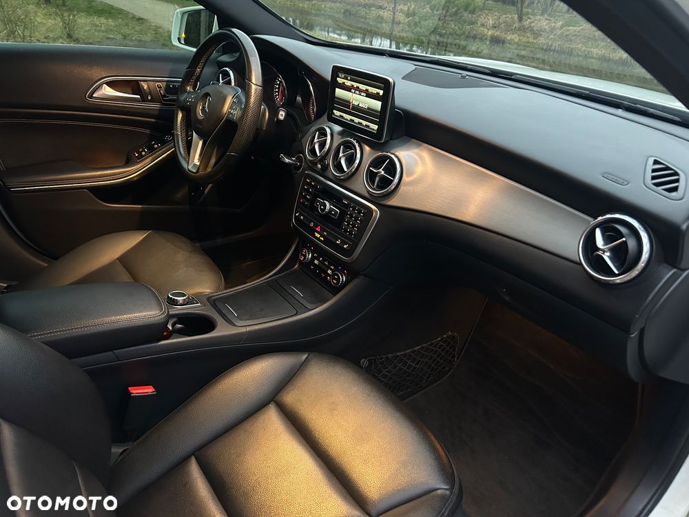 Mercedes-Benz GLA 250 4Matic 7G-DCT AMG Line - 28