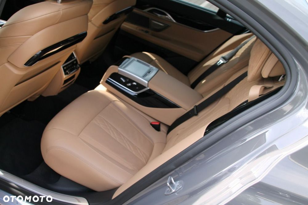 BMW Seria 7 740d xDrive - 14