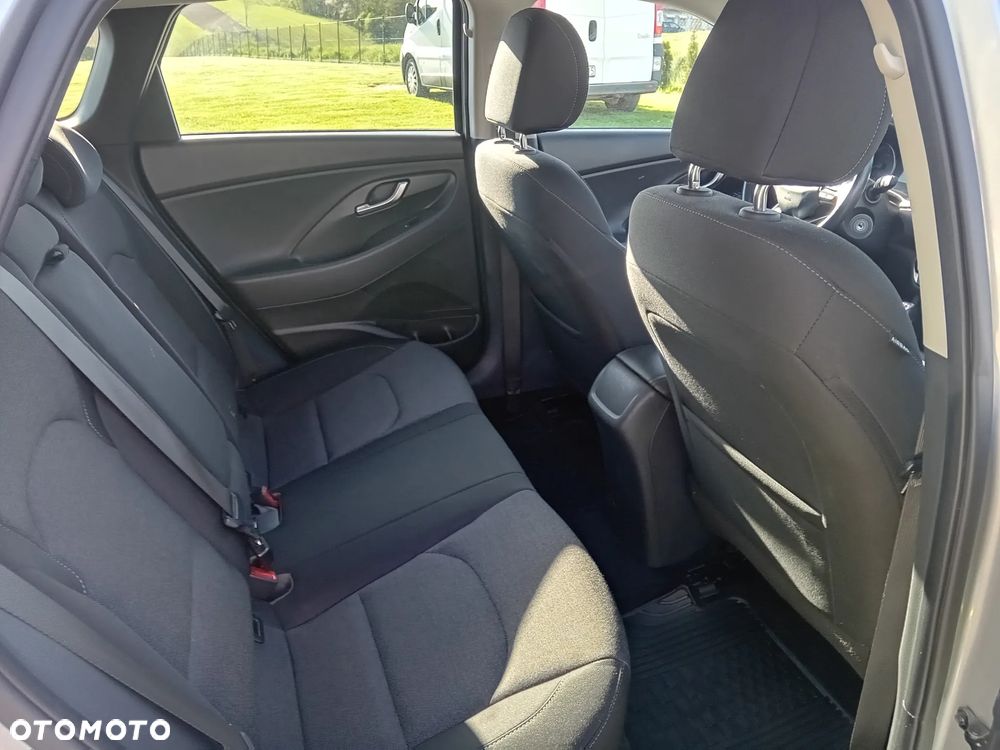 Hyundai i30 1.6 D Comfort - 27