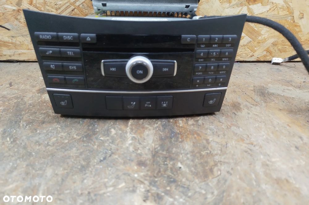 Mercedes W212 W207 radio CD oryginał A2129004910 + ekran wyświetlacz VDO A2129004900 komplet do MERCEDES w212 E-klasa 09- - 2