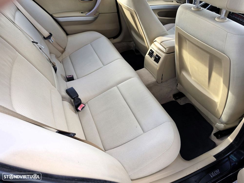BMW 320 d xDrive - 33