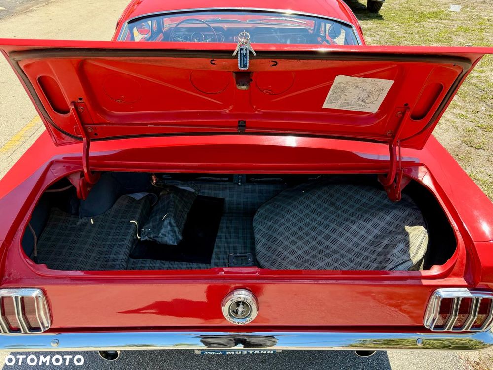 Ford Mustang - 32