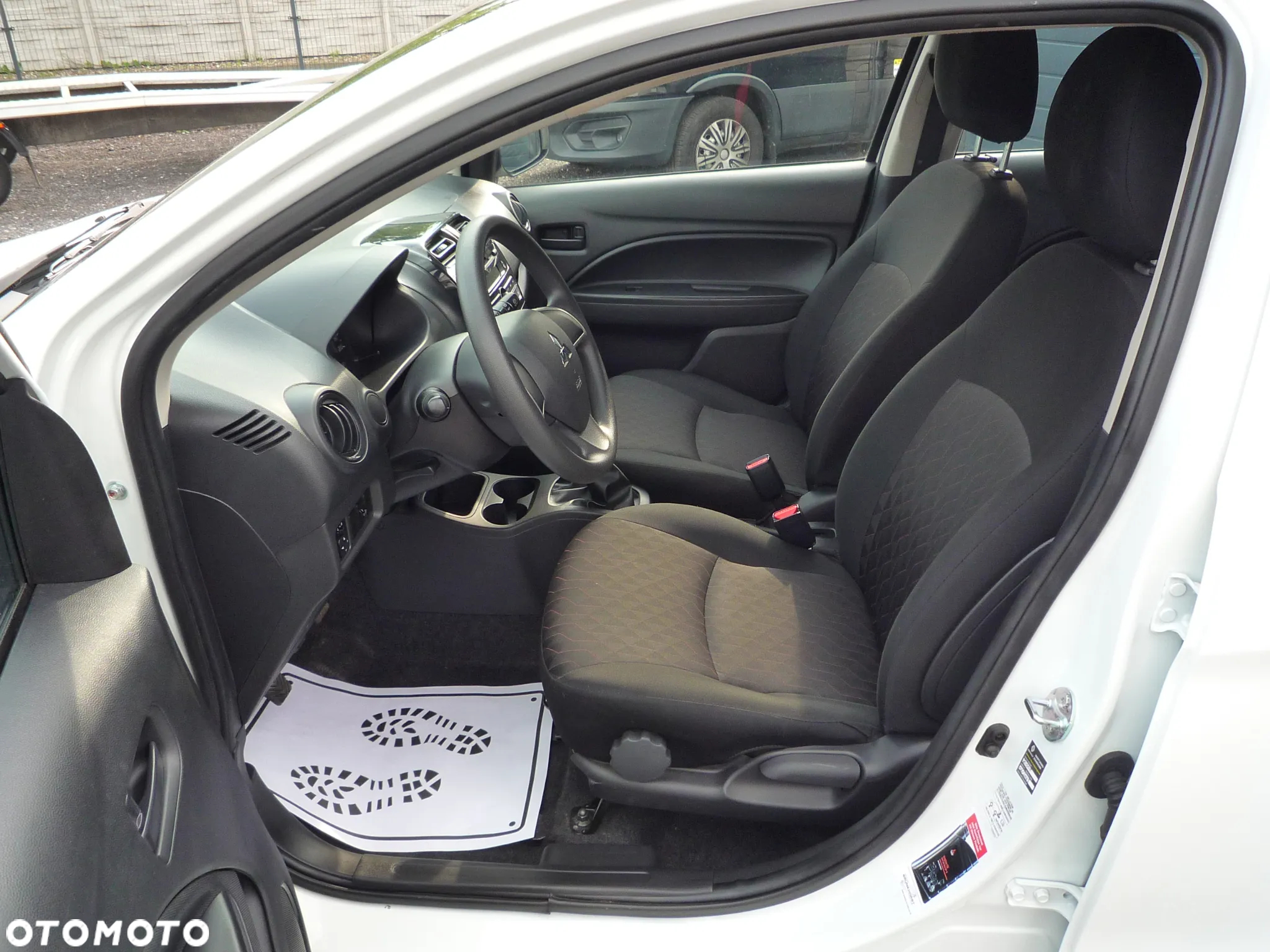 Mitsubishi Space Star - 12