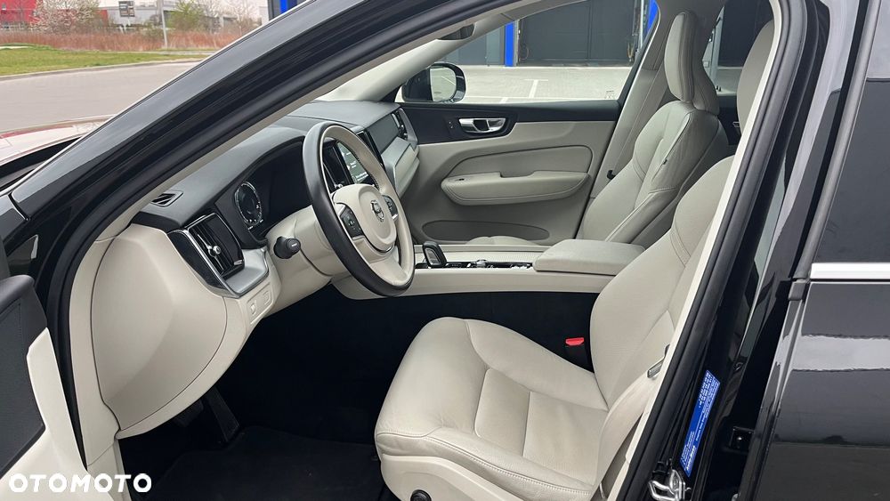 Volvo XC 60 B4 B Momentum Pro - 12