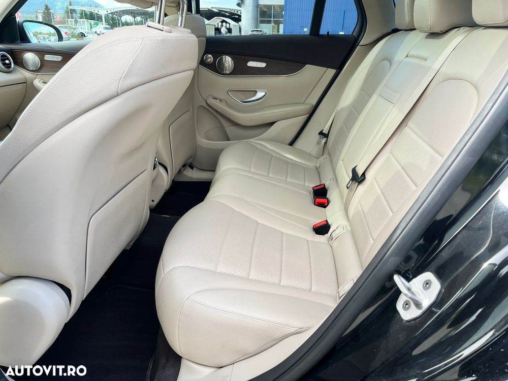 Mercedes-Benz GLC 300 4MATIC - 11