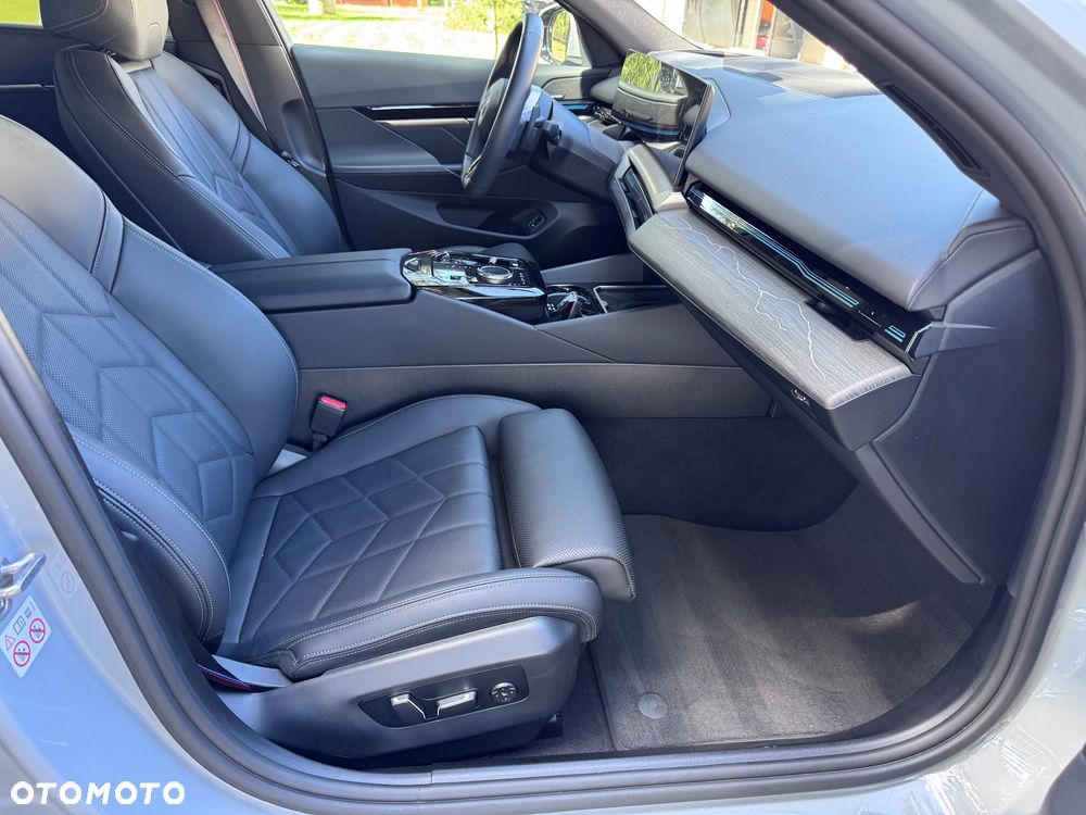 BMW Seria 5 520d xDrive mHEV M Sport - 17