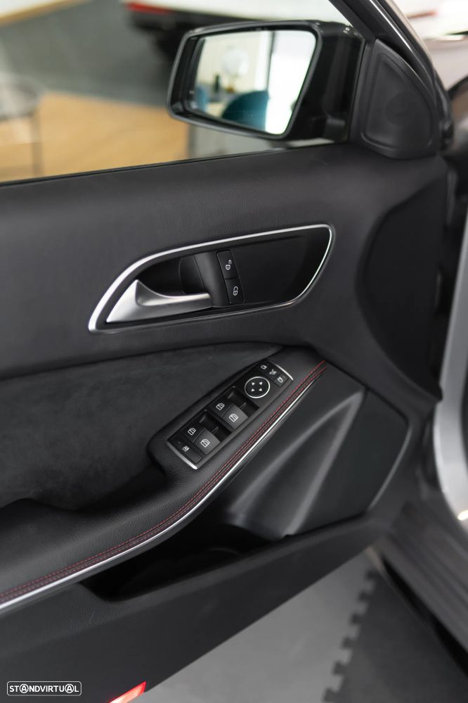 Mercedes-Benz A 45 AMG 4Matic Speedshift 7G-DCT - 30