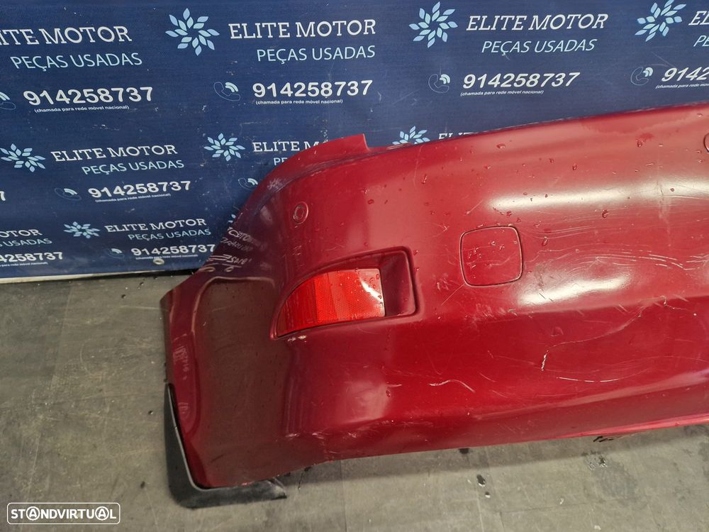 Parachoques traseiro usado LEXUS IS220D - 4