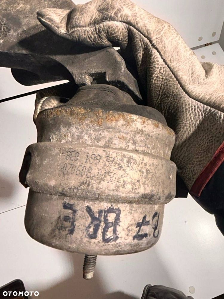 Poduszka Silnika Łapa Mocowanie Lewa Audi A4 B7 2.0 TDI BRE 8E0 199 307 S - 1