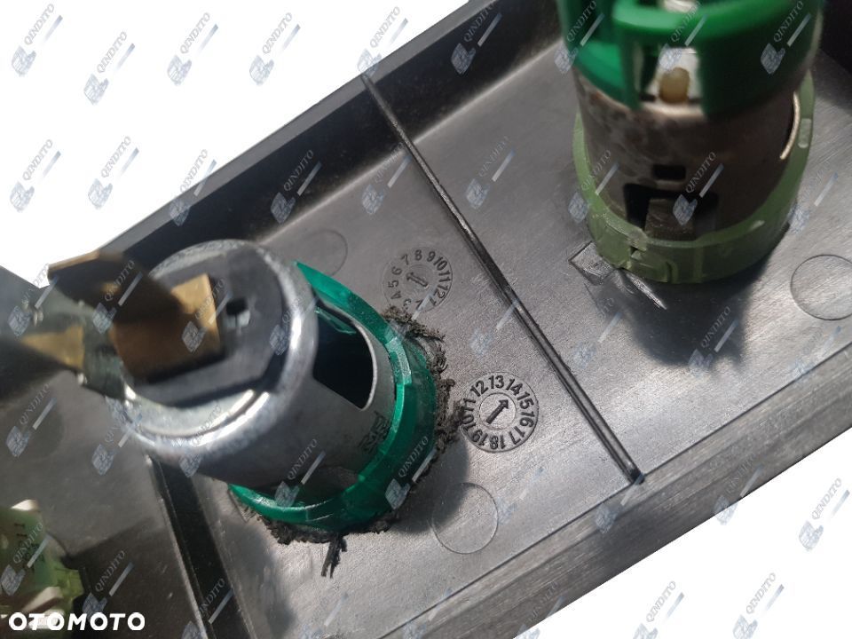 GNIAZDA ELEKTRYCZNE KONSOLA VOLVO FH 4 82294020 - 4