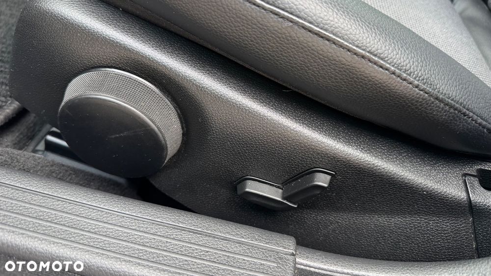 Mercedes-Benz Klasa C 180 CGI BlueEff Avantgarde - 20