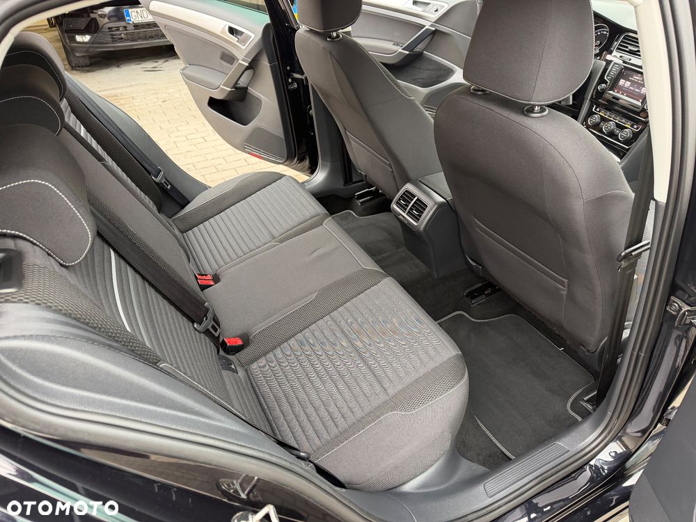 Volkswagen Golf - 30