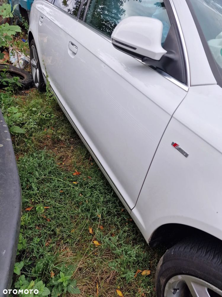 Drzwi  prawy  przód  audi  A6  C6 lift  w  kolorze  LY9C - 1