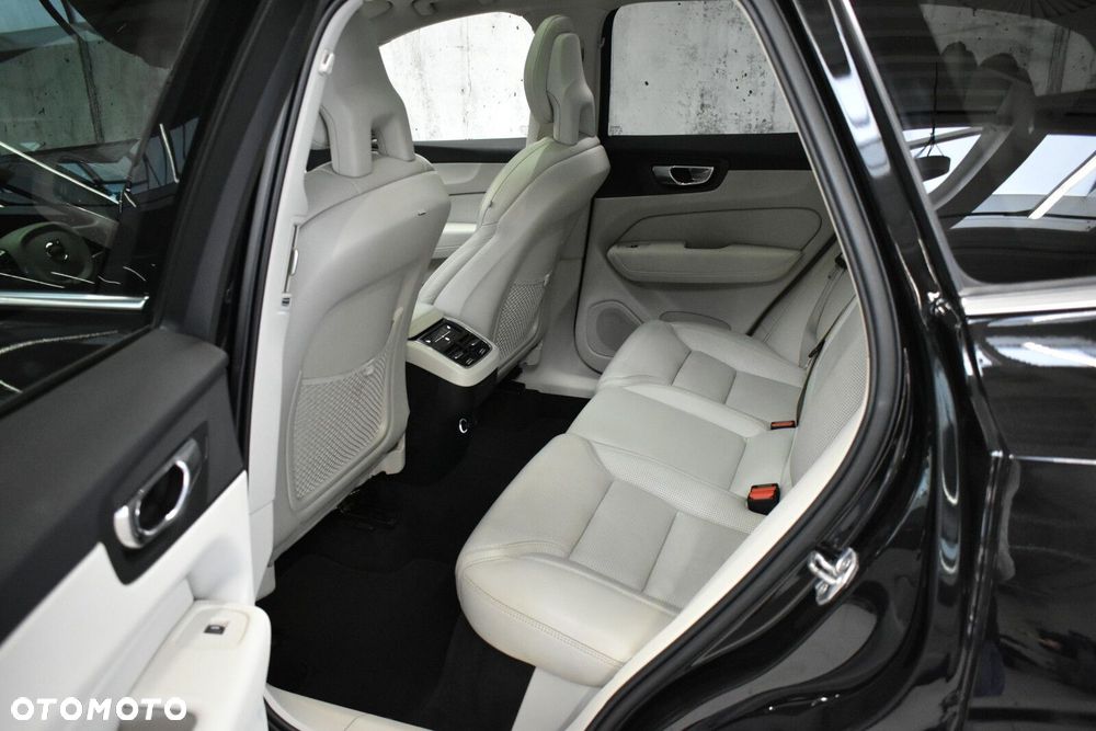 Volvo XC 60 - 25