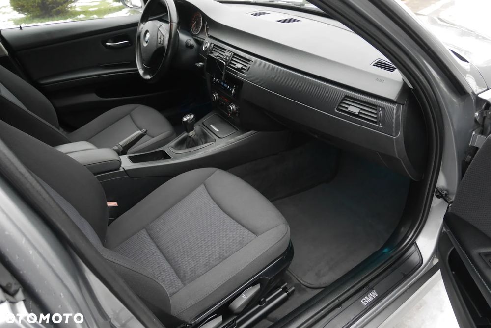 BMW Seria 3 318i - 16