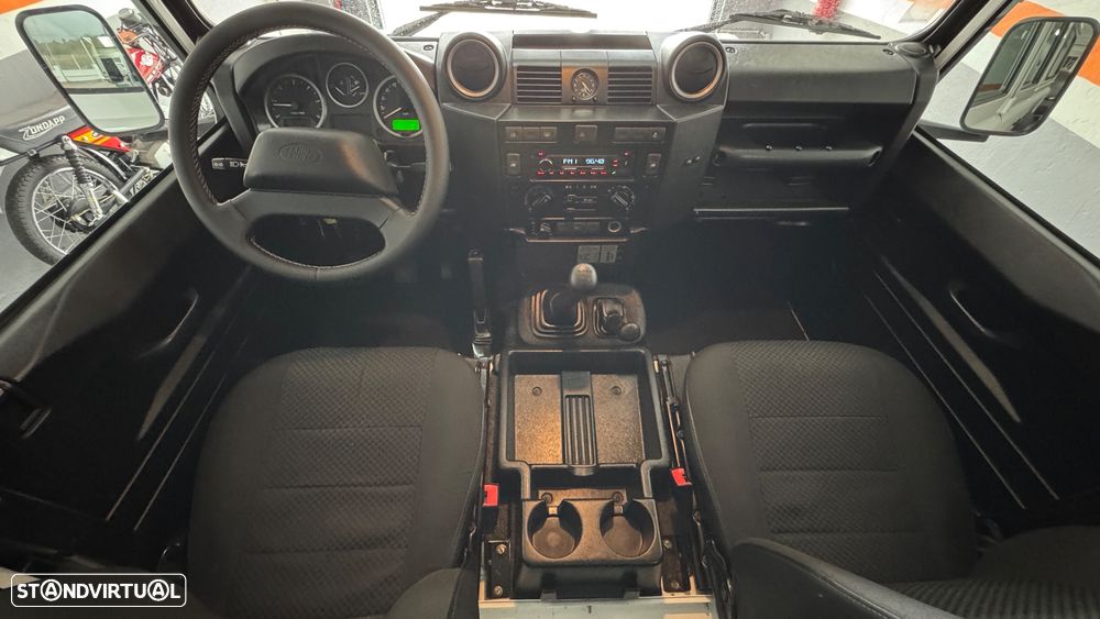 Land Rover Defender 110 DPF E - 32