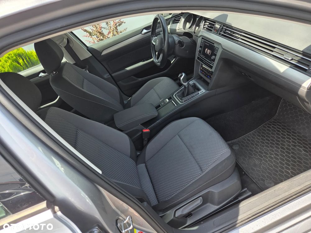 Volkswagen Passat - 8