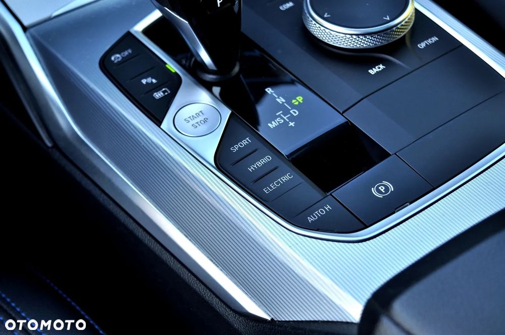BMW Seria 3 330e xDrive M Sport - 34