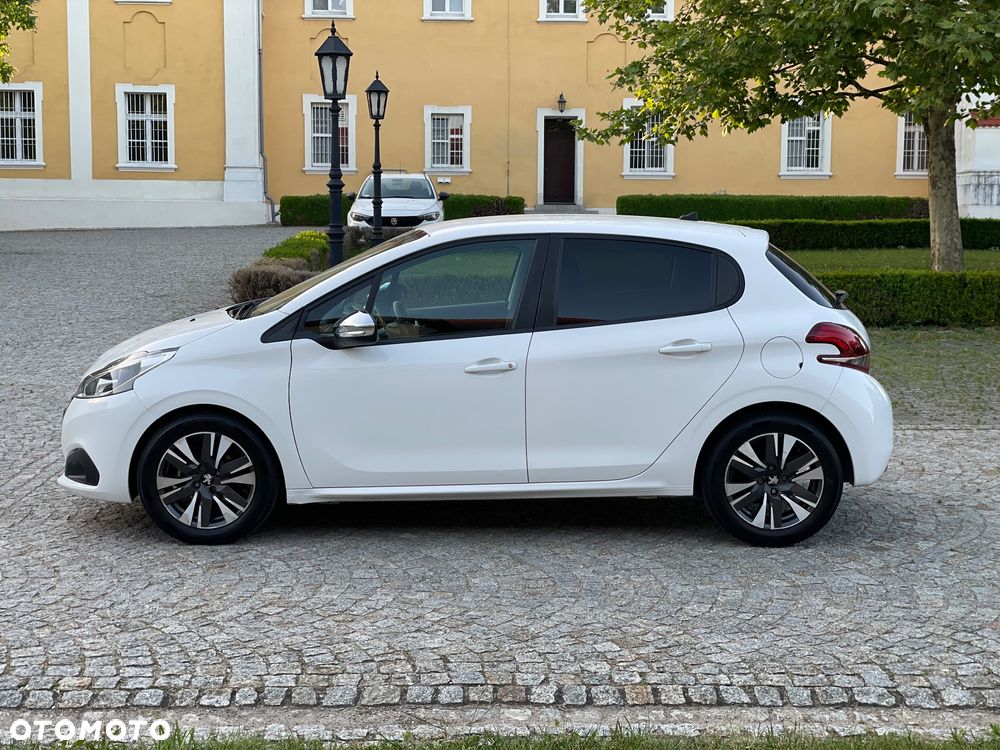 Peugeot 208 1.2 PureTech GPF Signature S&S - 5