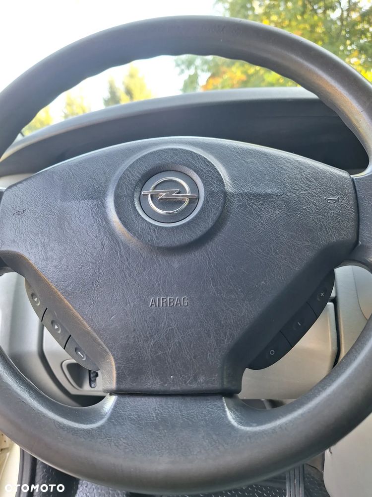 Opel Vivaro - 24