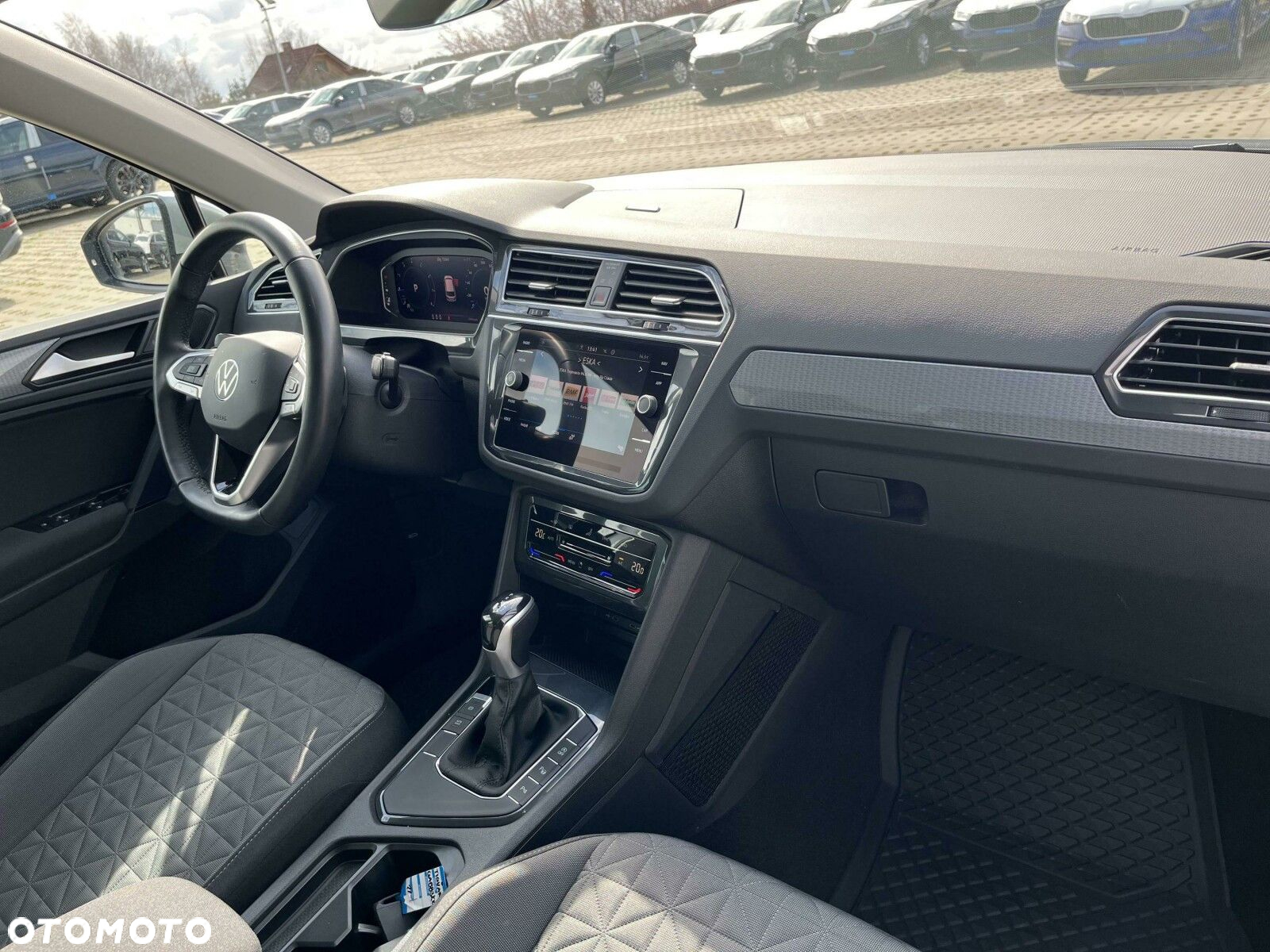 Volkswagen Tiguan - 11