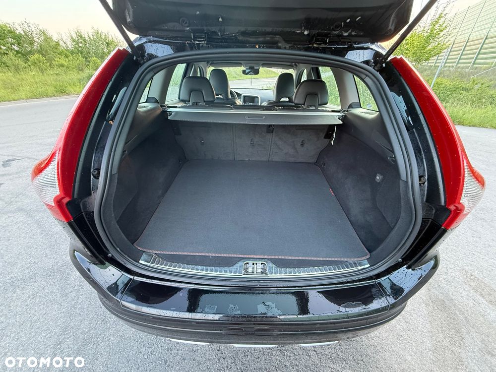 Volvo XC 60 D3 Drive-E Ocean Race - 12