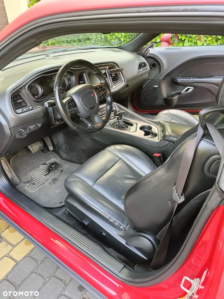 Dodge Challenger - 10