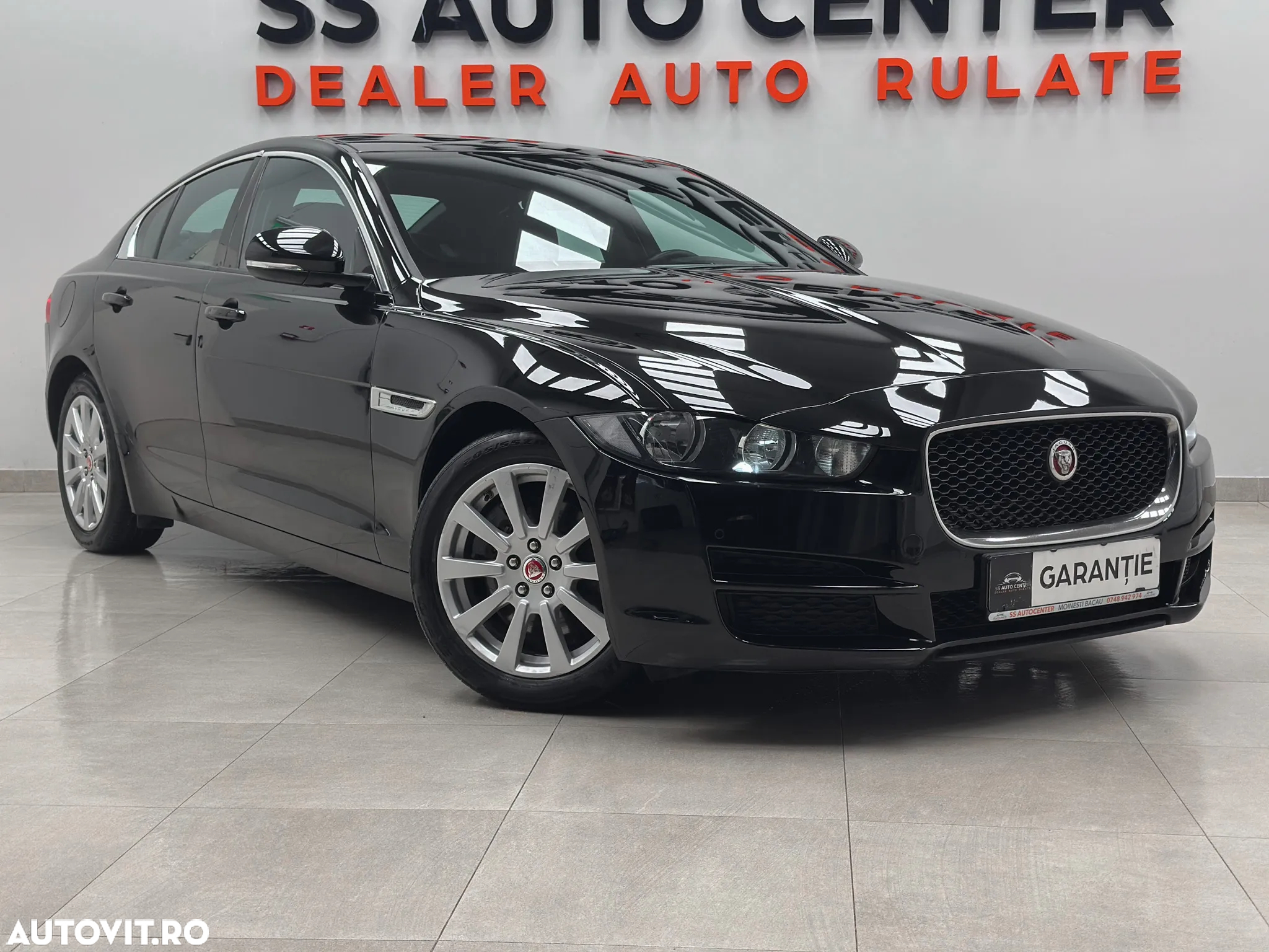 Jaguar XE 2.0 Pure - 9