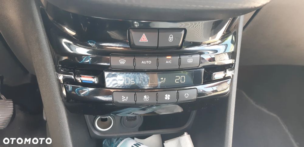 Peugeot 208 1.2 PureTech Allure S&S - 13