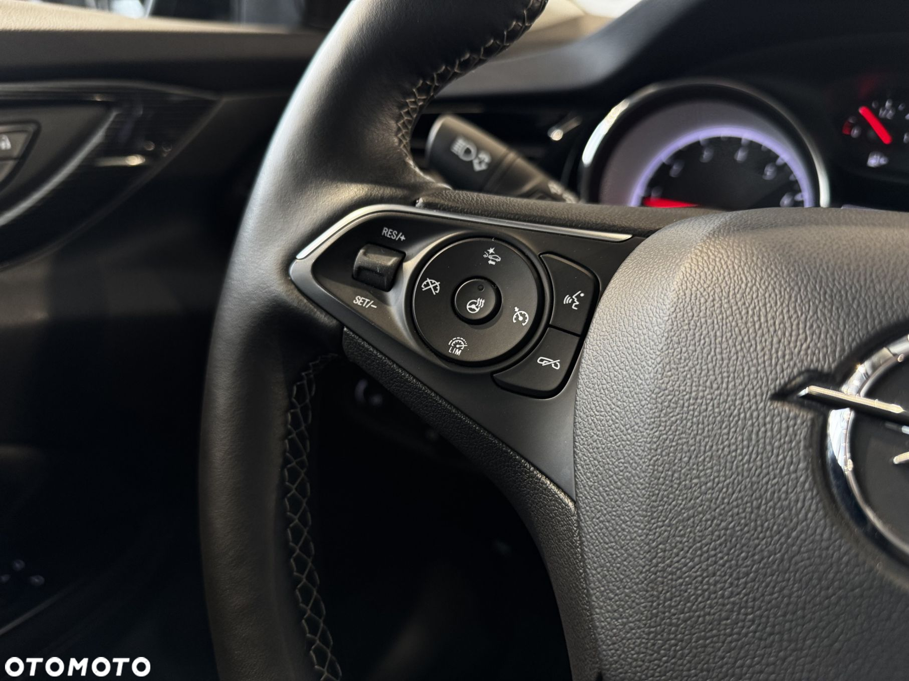 Opel Insignia - 22